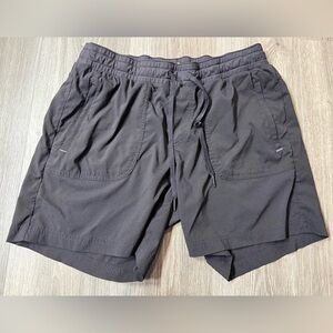 L.L. Bean Women's Black Elastic-Waist Outdoor Nylon Shorts Large Hiking Pockets